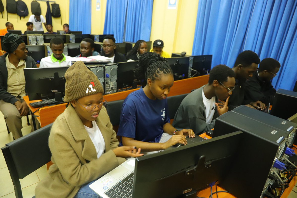 AvaxAfrica's tweet image. 🔺 We wrapped up an incredible Builders Night at Murang’a University of Technology 🚀

From sunset to sunrise , 12 hours of building, learning, shipping code and sipping coffee ☕🔥

70+ students stayed through the night,
15+ on-chain &amp;amp; GitHub-ready projects were built,
and an…