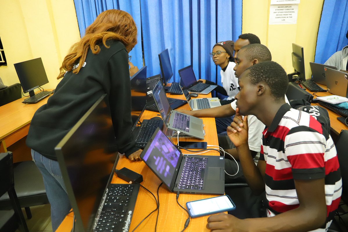 AvaxAfrica's tweet image. 🔺 We wrapped up an incredible Builders Night at Murang’a University of Technology 🚀

From sunset to sunrise , 12 hours of building, learning, shipping code and sipping coffee ☕🔥

70+ students stayed through the night,
15+ on-chain &amp;amp; GitHub-ready projects were built,
and an…