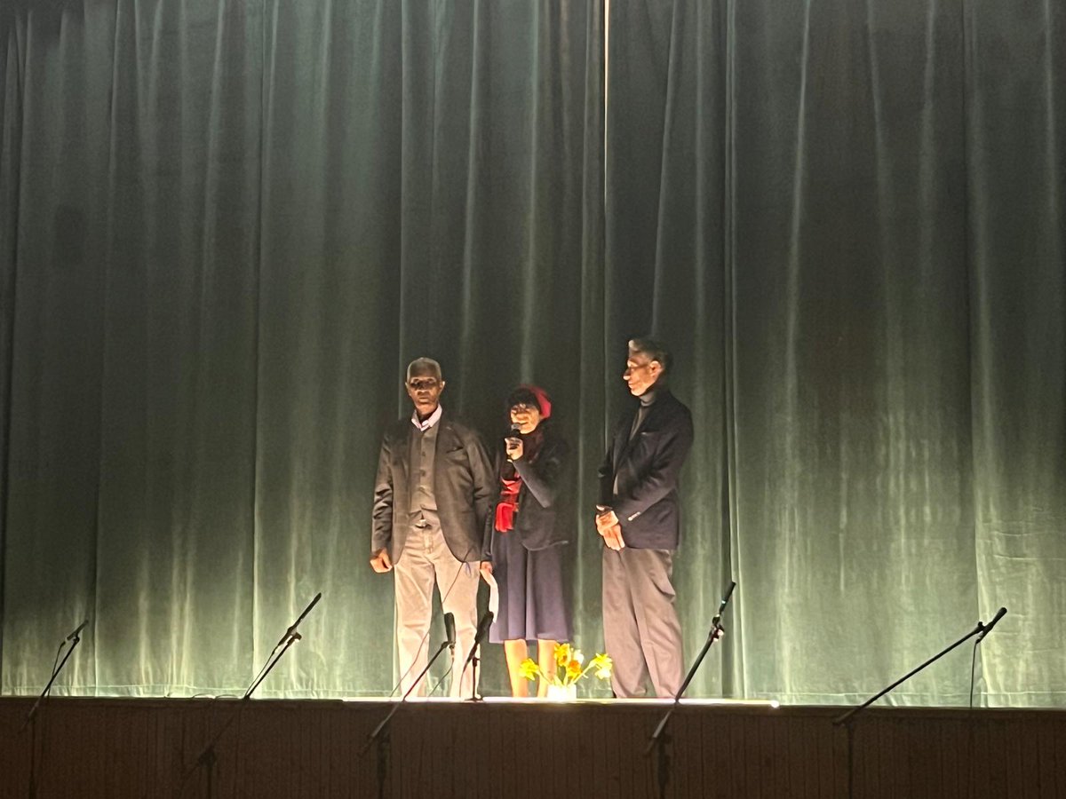 AFAsmara's tweet photo. [👏Les acteurs malgré eux étaient sur scène et vous étiez nombreux à les soutenir]📷Well done to the troupe and their facilitator, Marianne, to the musicians, and a big thank you to the French Embassy for its financial support and to Eritro-german for this new collaboration! https://t.co/GzgqUfYOwZ