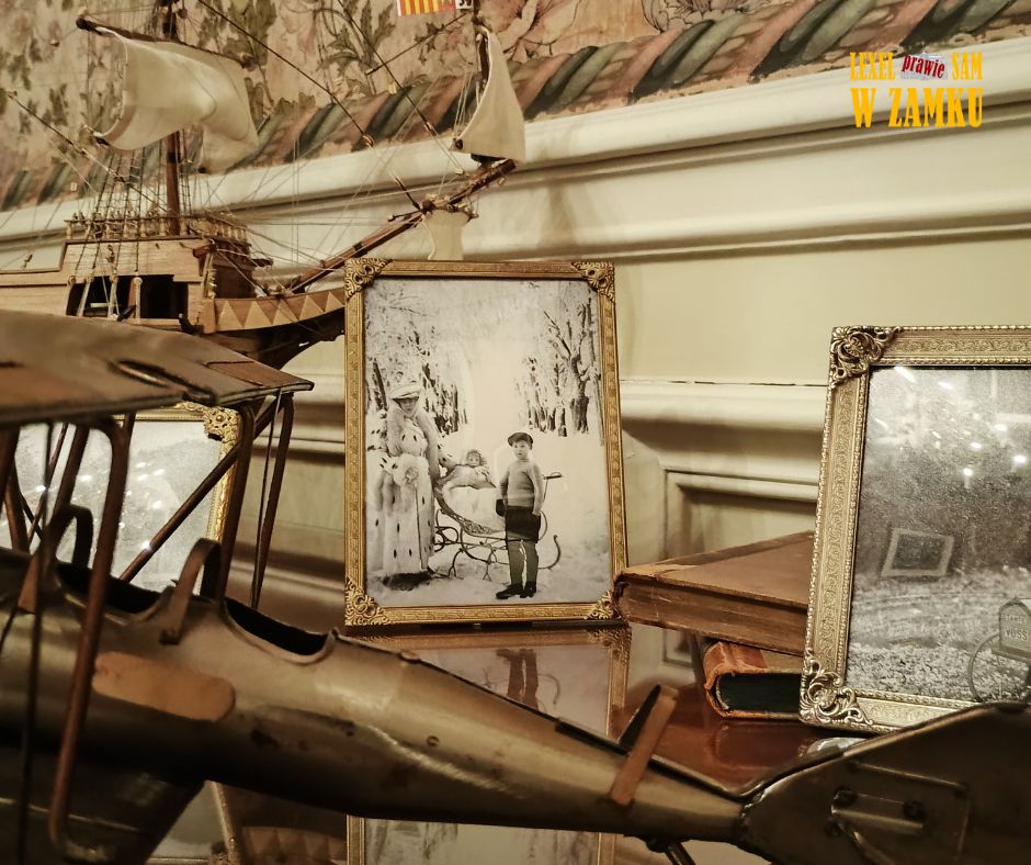 MuzeumZamkowe's tweet image. ᴅᴢɪᴇɴɴɪᴋ ᴢ ᴘʟᴀɴᴜ ꜰɪʟᴍᴏᴡᴇɢᴏ
LEXEL (PRAWIE) SAM W ZAMKU – DZIEŃ 1
Magia Zamku Pszczyńskiego i pierwsze ujęcia „Lexel (prawie) sam w zamku” już za nami. 
Więcej zdjęć, ciekawostek i materiałów zza kulis znajdziecie na stronie👉 zamek-pszczyna.pl/lexel-prawie-s…
@PrasoweSlaskie