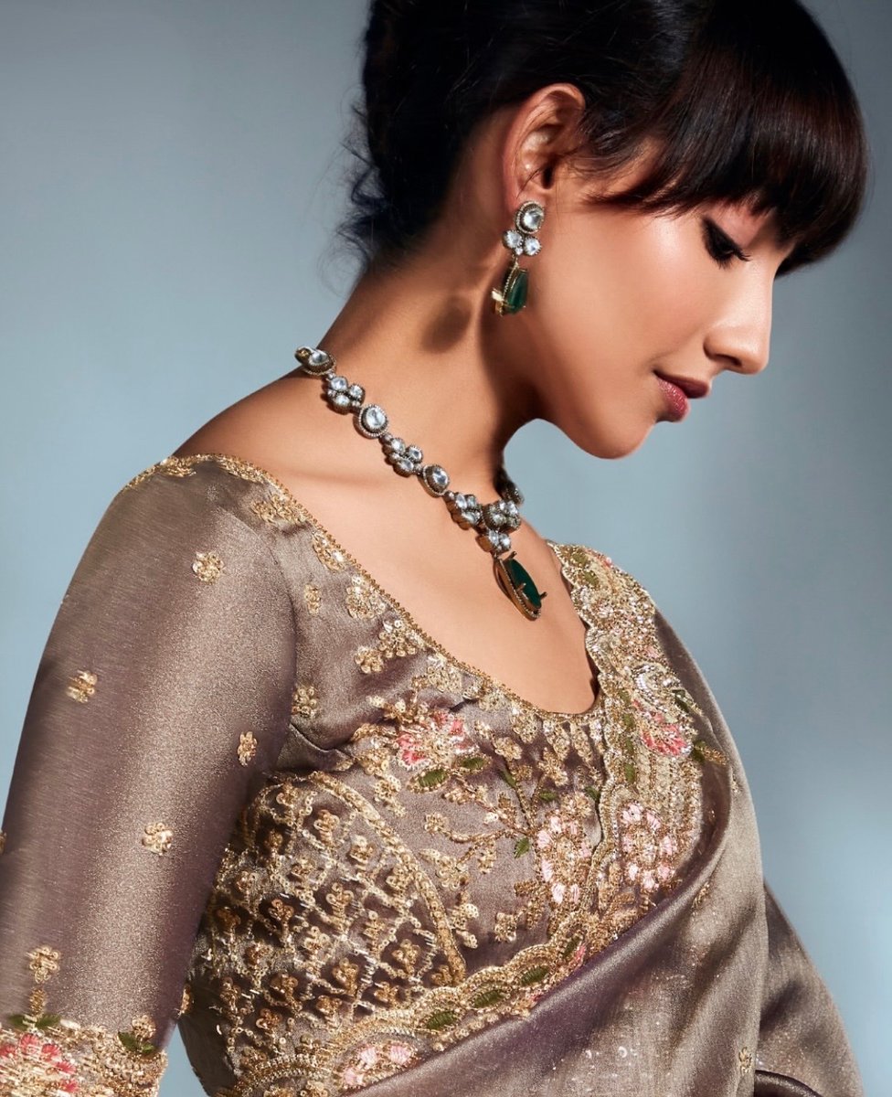 limitedmahesh's tweet image. A drape in antique taupe-subtle, luminous, and made for evenings that ask for quiet sophistication.
[Kimora, Iconic 2 collection, new collection, festive shopping, festive wear, festive outfits]

#kimora #iconic #iconiccollection #festivevibes
#weddingoutfits
#ethniclove
