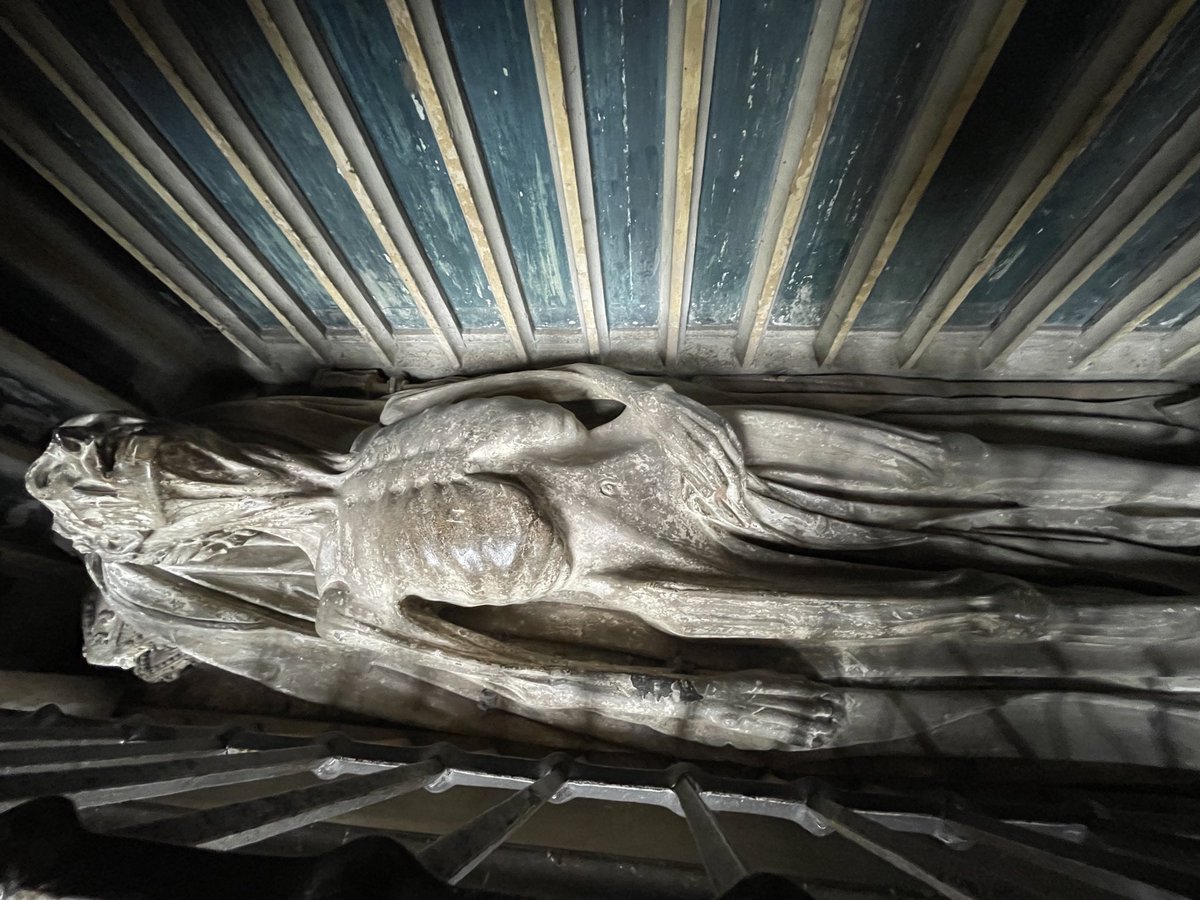 RAGriggsauthor's tweet image. Winchester Cathedral. 

The disturbingly realistic cadaver effigy of Richard Fox, (d1528). a prominent politician and diplomat, under Henry VII. He was Bishop of Winchester from 1501 to 1528 . 

#momentomorimonday #tudor