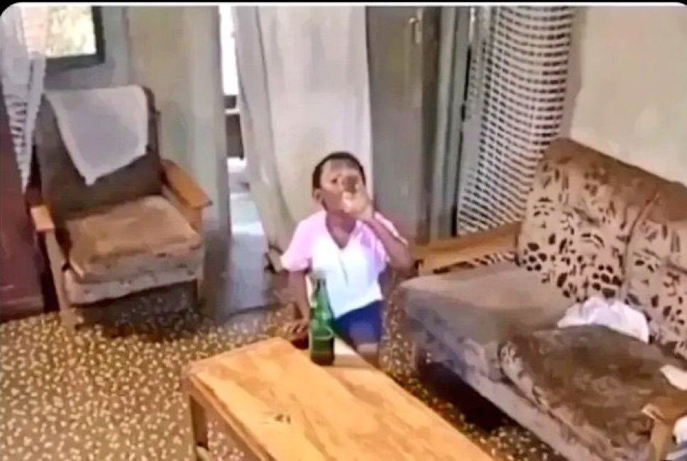 Milito177's tweet image. me when my mum is going to escort visitors 😭