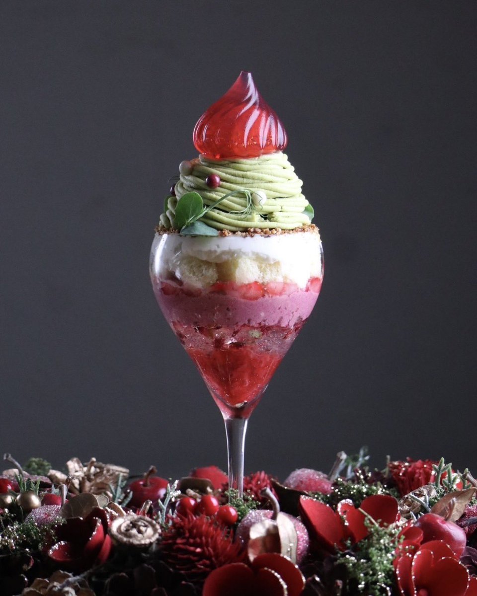 夜パフェ専門店
Parfaiteria PaL 心斎橋

『 聖樹〜Christmas tree〜 』

心華やぐクリスマスを
聖樹のように凛と美しく、
甘美な余韻を残す
大人のパフェと一緒に。