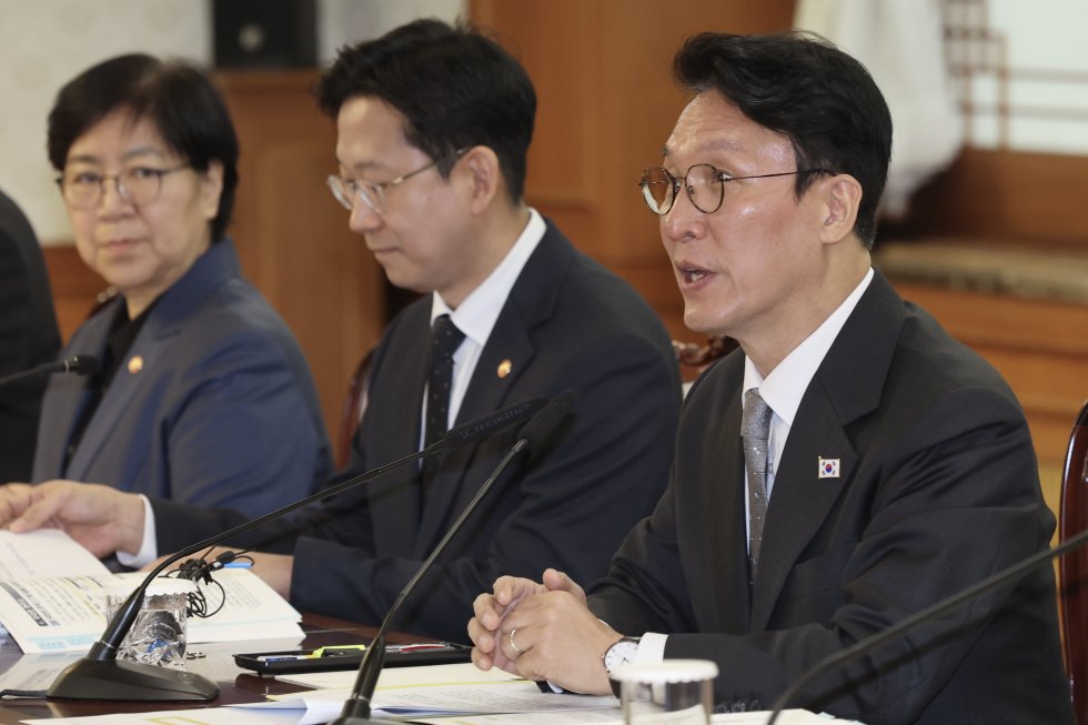 dolidori0628's tweet image. 제1회 과학기술관계장관회의 주재 (1)