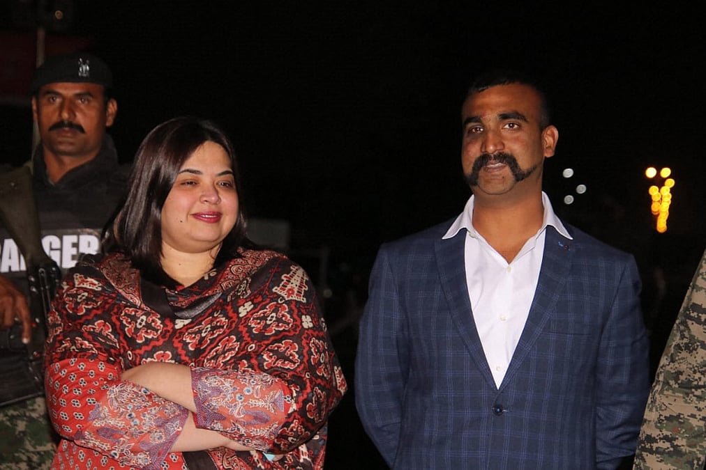 pakistan_untold's tweet image. Reality is Pakistan had to send its female diplomat with Wg Cdr Abhinandan to Wagah to calm Indian missiles down coz India was about to attack Pakistan. It was a typical Hira Mandi move. When Pak men surrender, women take over.