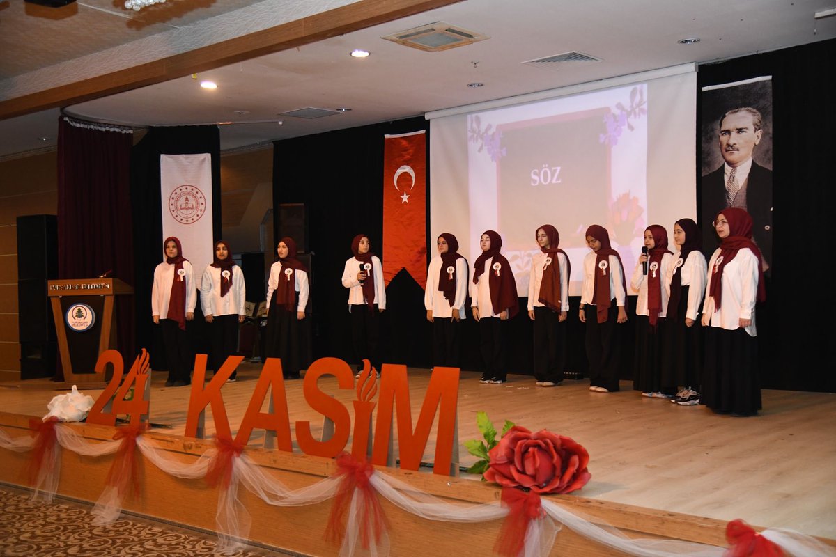 Ertugrulcetin06's tweet photo. İlçe Milli Eğitim Müdürlüğü tarafından düzenlenen 24 Kasım Öğretmenler Günü programına, İlçe Kaymakamımız Sayın Üzeyir Aziz Özeren ile birlikte katıldık.

Tüm öğretmenlerimizin bu anlamlı gününü kutluyor, görevlerinde başarılar ve kolaylıklar diliyorum. 

#pursaklar #öğretmenlergünü