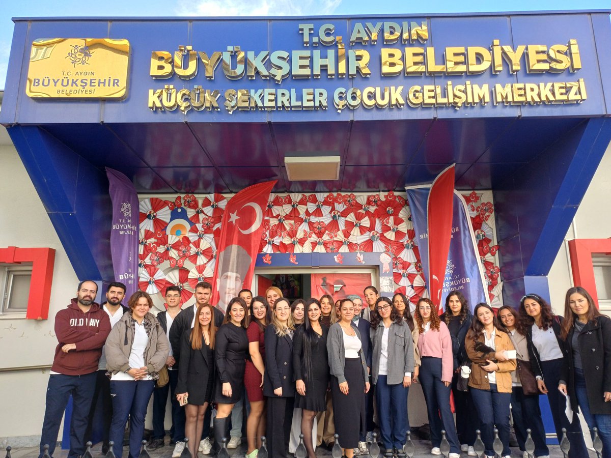 20-26 Kasım Ağız ve Diş Sağlığı haftası etkinliği kapsamında, Protetik Diş T. ABD Dr. Öğr. Üyesi Göknil A. DEMETOĞLU ve intörn öğrencileri, Aydın BŞB Küçük Şekerler Çocuk Gelişim Mrk. öğrencilerine  ağız-diş sağlığı eğitimi ve model üzerinde uyg. diş fırçalama eğitimi verdiler.