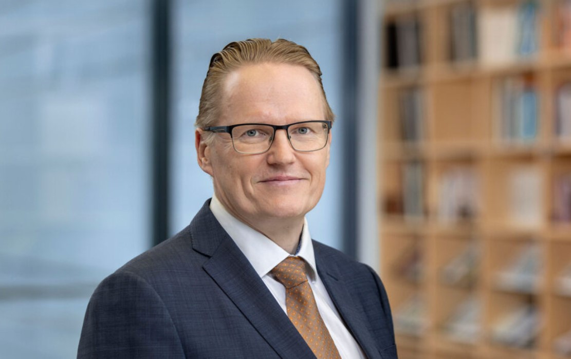 Voisiko kantaverkkoa rakentaa nopeammin, kysyy Fingridin varatoimitusjohtaja Timo Kiiveri Fingrid-lehdessä. 
Kantaverkkoa rakennetaan enemmän kuin koskaan, mutta ennen verkon vahvistusten valmistumista Etelä-Suomen liityntöjä on kuitenkin jouduttu rajoittamaan ja ottamaan