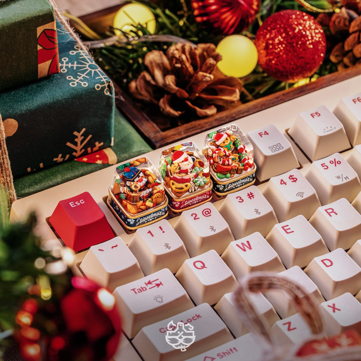 A Tiny Gift from Santa, Made for Your Masterpiece Setup! 
👉 Gift it to your friends who love their keyboard as much as you do, or gift it for yourself and make your setup glow with festive joy!

Link in bio ~