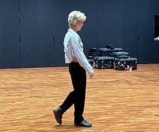 PARKJIMINTW1013's tweet photo. 🌟JIMIN UPDATE
Jimin ???😳
一眼認出我們金髮精靈🧚🏻
那個腰、那個臀、那雙腿!
(from RM instagram限時動態)
#JIMIN #지민 #JIMINTW https://t.co/gURnfFHrT7