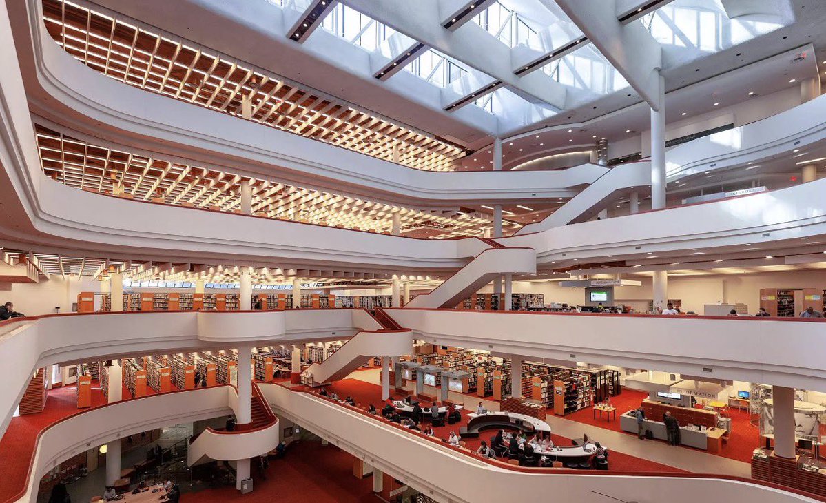 techusaca's tweet image. A moment inside Toronto Public Library.

#Canada   #library  #Montréal #Toronto