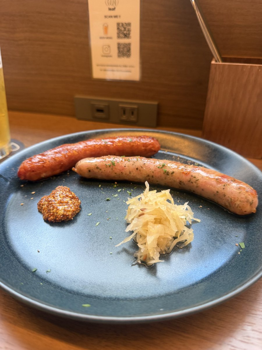WebTsubame's tweet photo. 外向きのカウンターで、このお店とてもよかった。1人飲みにも最適。また行く。
#CRAFTBEERBASE
#グラングリーン大阪 https://t.co/dAYKUyizmL