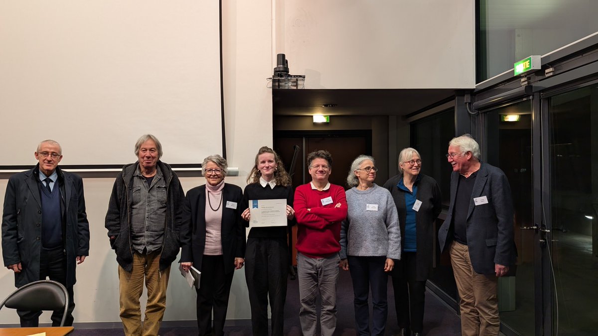 [#prix de #thèse 🏆] Nous avons eu le grand honneur de remettre vendredi le prix de thèse Rails &amp; histoire - François Caron à Pauline Detavernier pour sa thèse "Le marcheur de la gare. Généalogie des spatialités, conception des parcours, expression des cheminements piétons