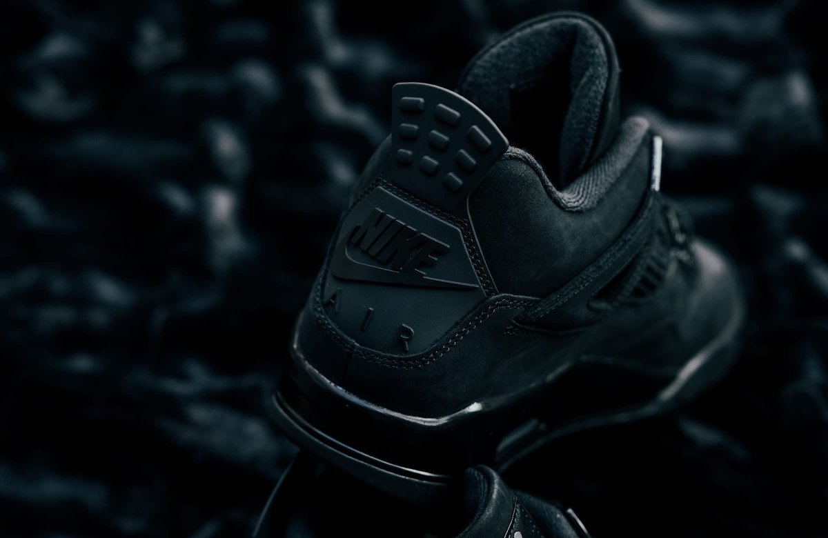 MoreSneakers.com tweet media