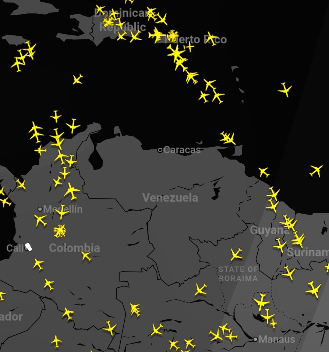 bbbrezenski's tweet image. Não passa nenhum avião mais sobre a Venezuela depois que os EUA emitiram 🚨 ALERTA DE SITUAÇÃO POTENCIALMENTE PERIGOSA.

Ou seja, os EUA bloquearam o mar, e agora o espaço aéreo da Venezuela, isso é antes de tudo um embargo total.

Uma nação externa está se preparando para atacar…