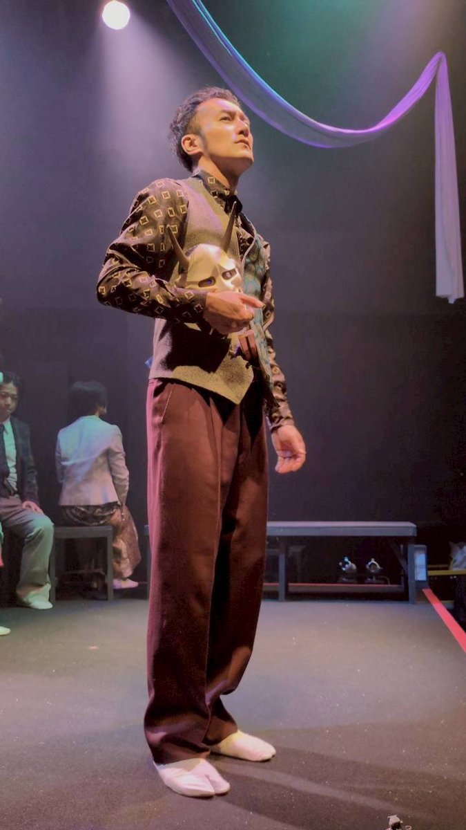 #近代能楽集2025 無事終演しました‼️
初めての三島由紀夫作品、今までにないアプローチで大苦戦しましたが💦
楽しかったー‼️
素敵な作品に関われて良かった😭

ご飯もドリンクも頂いて幸せ一杯の劇場ライフでした🙇‍♂️
皆様ありがとうございました😊

さぁ、恒例の✌️飲むぞー‼️

『道成寺』店主/村上貴弘