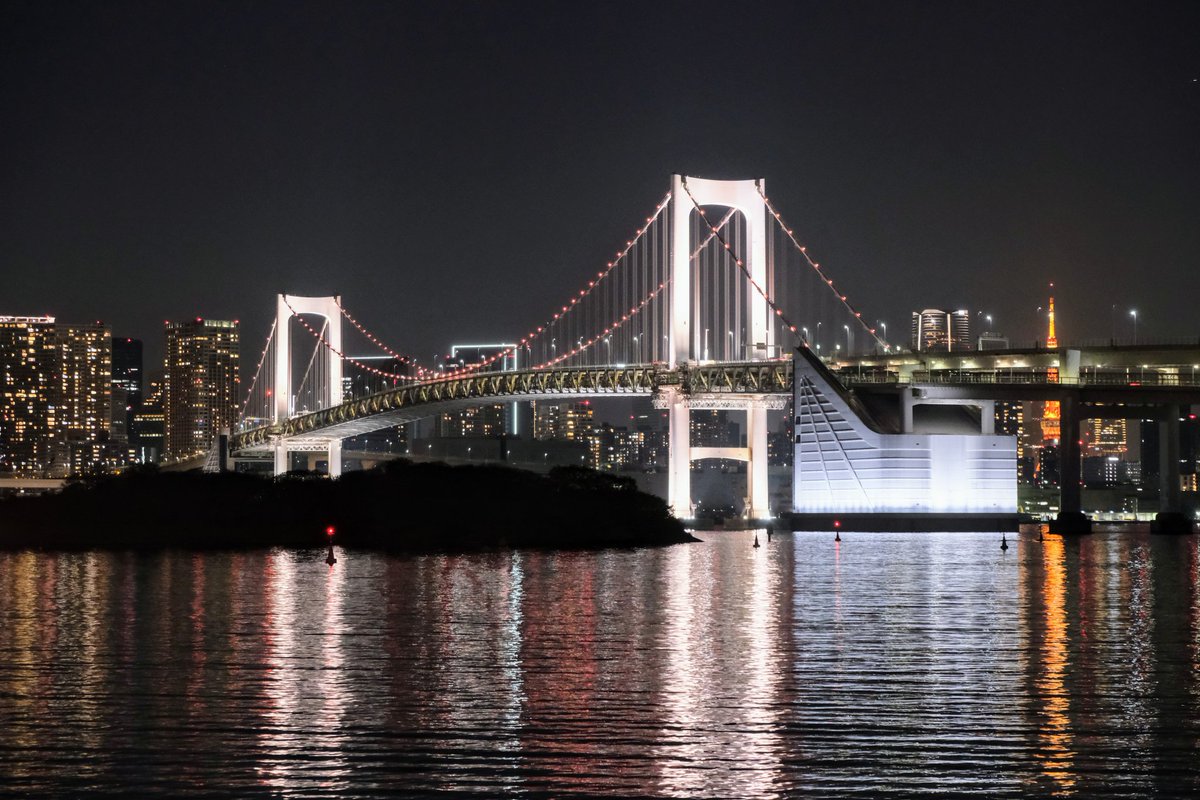 Asaka_38b's tweet image. お台場来て最初の感想が「9時のニュースみたい！」だったのでかなり終わっている