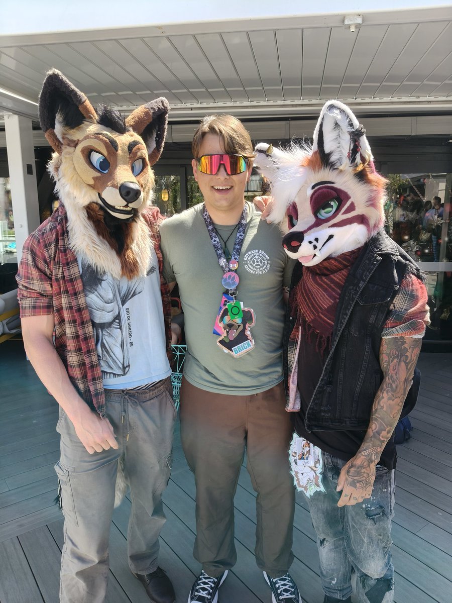 While the con vibes are high, I also wanted to post this pic with Vex and Keeba. 

My affirmation that the furry fandom can be aesthetic and suit my lifestyle has come from their socials.

I did fanboy a bit (according to kiui), and I will not deny the allegations.