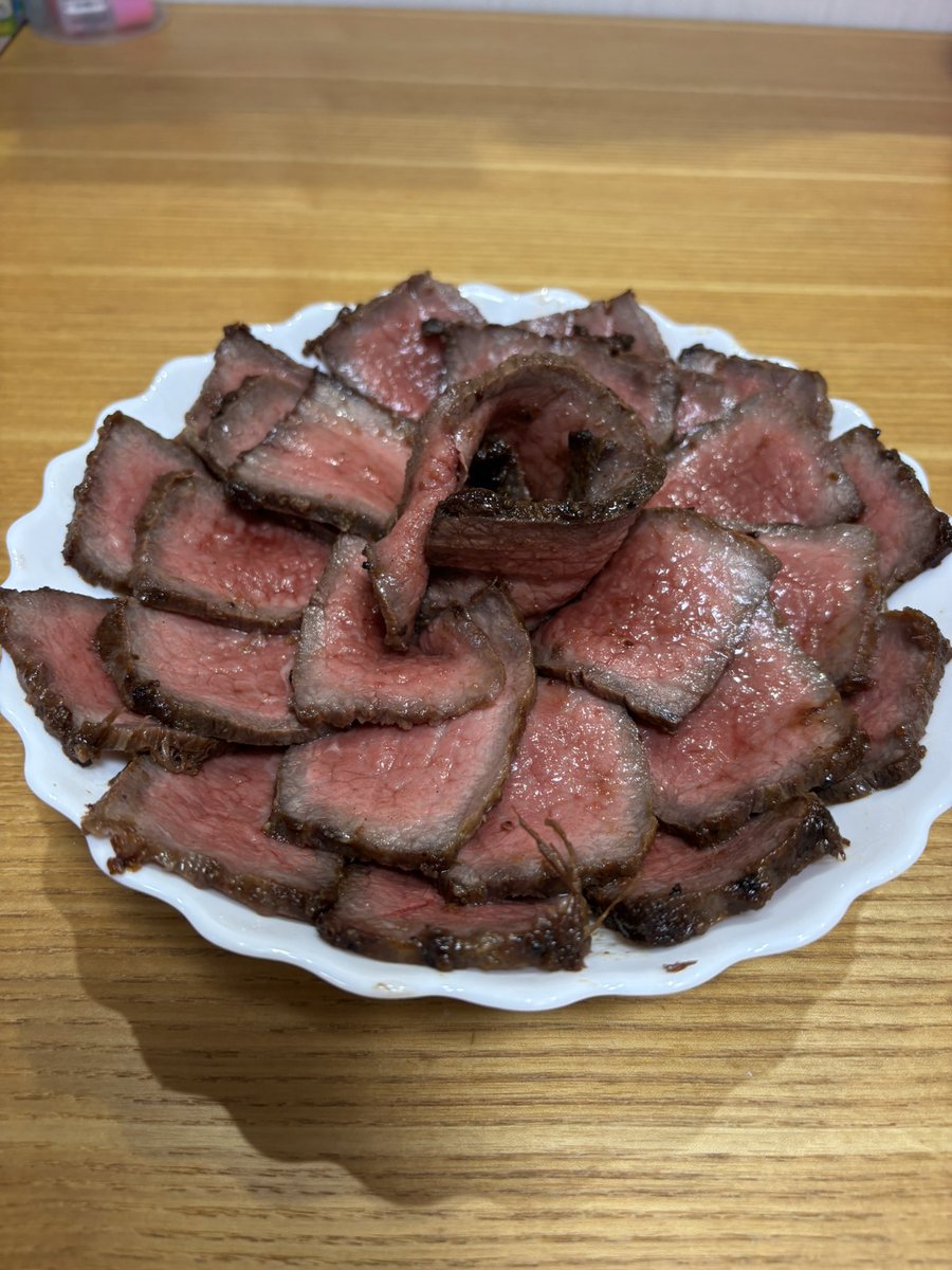 URITONASU's tweet photo. 奈良で有名な 百福焼き を買ってきたよー！
外カリッ、中ふわっでめちゃくちゃ美味しい…幸せすぎる😍

そして赤ワインが止まらん🍷
これは相性バツグンすぎるやつ。

#奈良グルメ #百福焼き #おうち時間 #赤ワイン #幸せ時間 https://t.co/4tk9LG2NmX