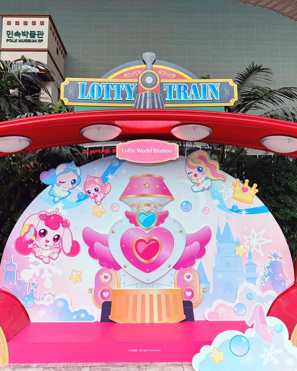 EINIPI0's tweet image. 롯데월드 × 캐치! 티니핑

• 2층 바르셀로나 광장 - 포토존&amp;amp;자판기
• 1층 로티스 엠포리움 - 티니핑 굿즈
• 1층 로티트레인 - 티니핑과 함께 롯데월드 한바퀴
instagram.com/p/DRbs_BPleN2/…