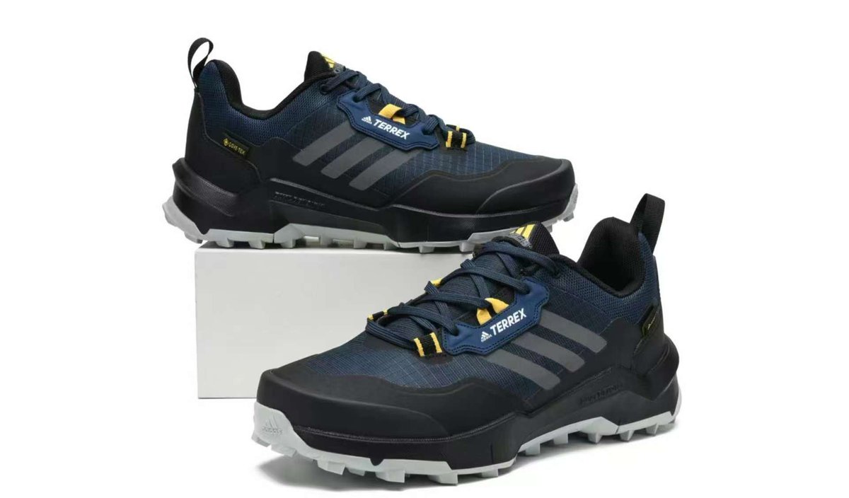 TomMfalme's tweet photo. Terrex now available in sizes 40–45 @ KES 3800! Clean, comfy &amp; durable #Shoebase254 #shoeplug https://t.co/RcE2KdjTqp