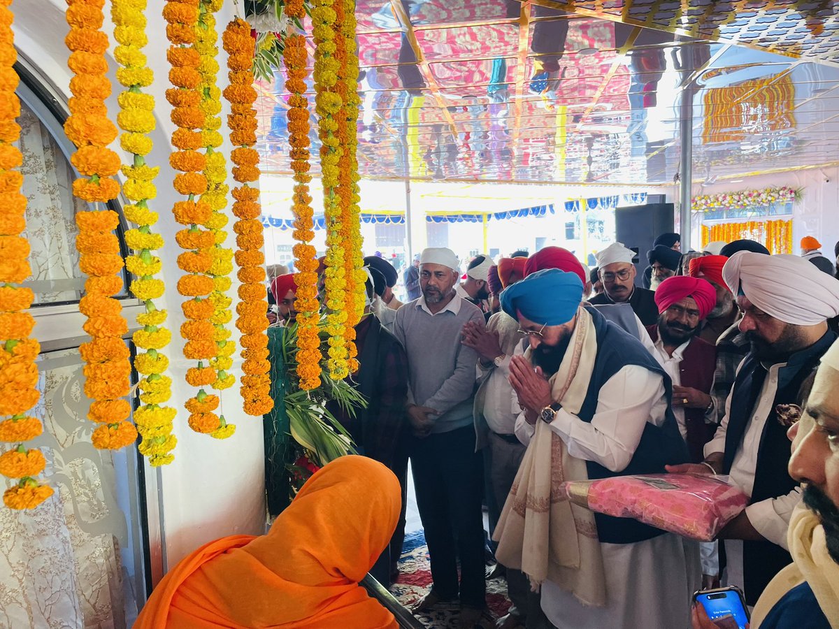Partap_Sbajwa's tweet image. Paid obeisance at Gurdwara Sri Sis Ganj Sahib in Anandpur Sahib on the 350th martyrdom anniversary of Sri Guru Tegh Bahadur Ji. His unparalleled sacrifice for an egalitarian and just society, and his steadfast commitment to protecting pluralism, remains a timeless beacon.