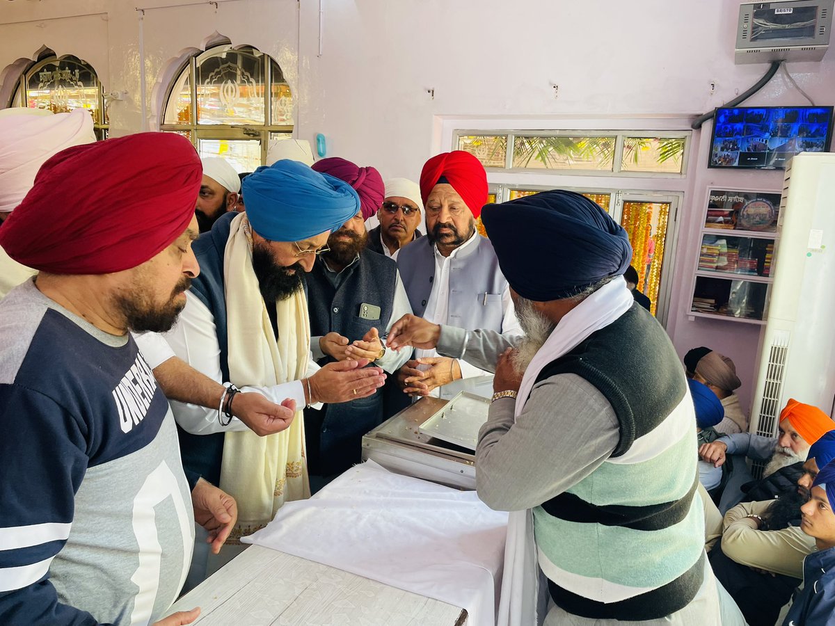 Partap_Sbajwa's tweet image. Paid obeisance at Gurdwara Sri Sis Ganj Sahib in Anandpur Sahib on the 350th martyrdom anniversary of Sri Guru Tegh Bahadur Ji. His unparalleled sacrifice for an egalitarian and just society, and his steadfast commitment to protecting pluralism, remains a timeless beacon.