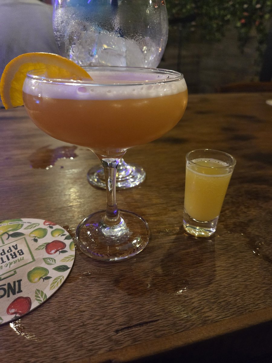 zoemufc's tweet image. Saturday drinks 🍸