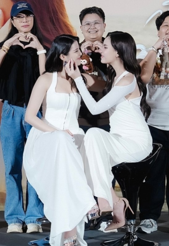 overacting91's tweet image. ขออนุญาต &quot; อวดดดดด 😁 &quot; 
นิดนึงนะคะ จินเจหมั่นเขี้ยวกัน ถูกใจมากลูกเอ้ยยยย น่าร๊ากกกกก 🥰😍
22/11/68
@j_jayyna
@ginnynatnicha
#ALKEY 
#ENDLESS 
#PoisonousLoveFinalEP