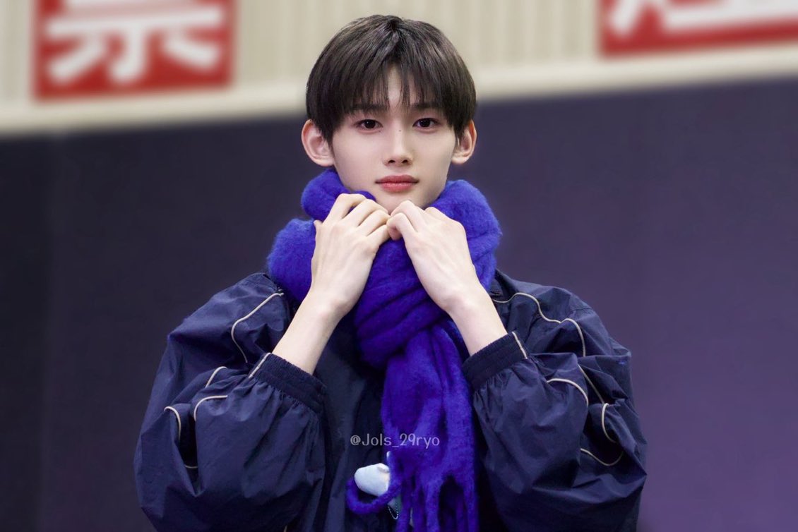 manjo_o5's tweet image. 사물함 열면 러브레터 쏟아지는데 정작 먼사쿠라죠둥이님이 좋아하는 사람: 올해 부임한 담임