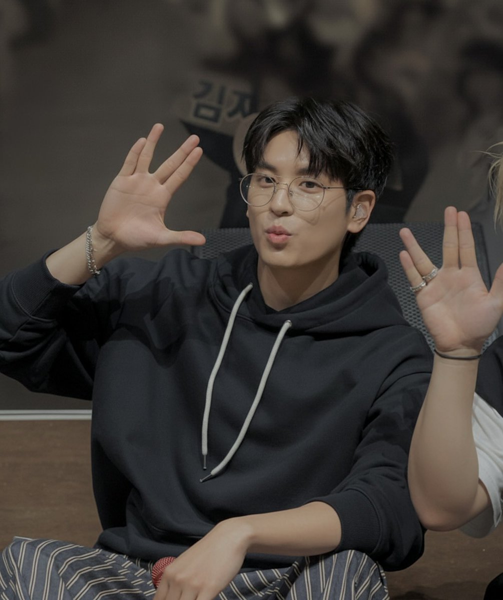 ًً (@chanwoozip) on Twitter photo 