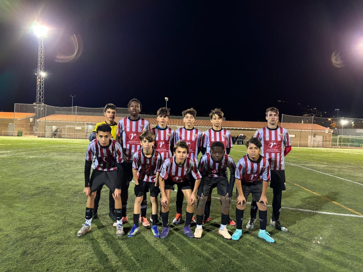 ⚽️ [BASE] Contundent golejada 0-9 del juvenil (📸 1) en la seva visita al camp de l'Escala. El cadet C (📸 2) cau a casa per la mínima davant del Santjoanenc, 1-2.

💯 Som-hi Base!!

#cfbaseroses #baseroses #somdelbase #somelquevolemser #aRoses #futbolcat