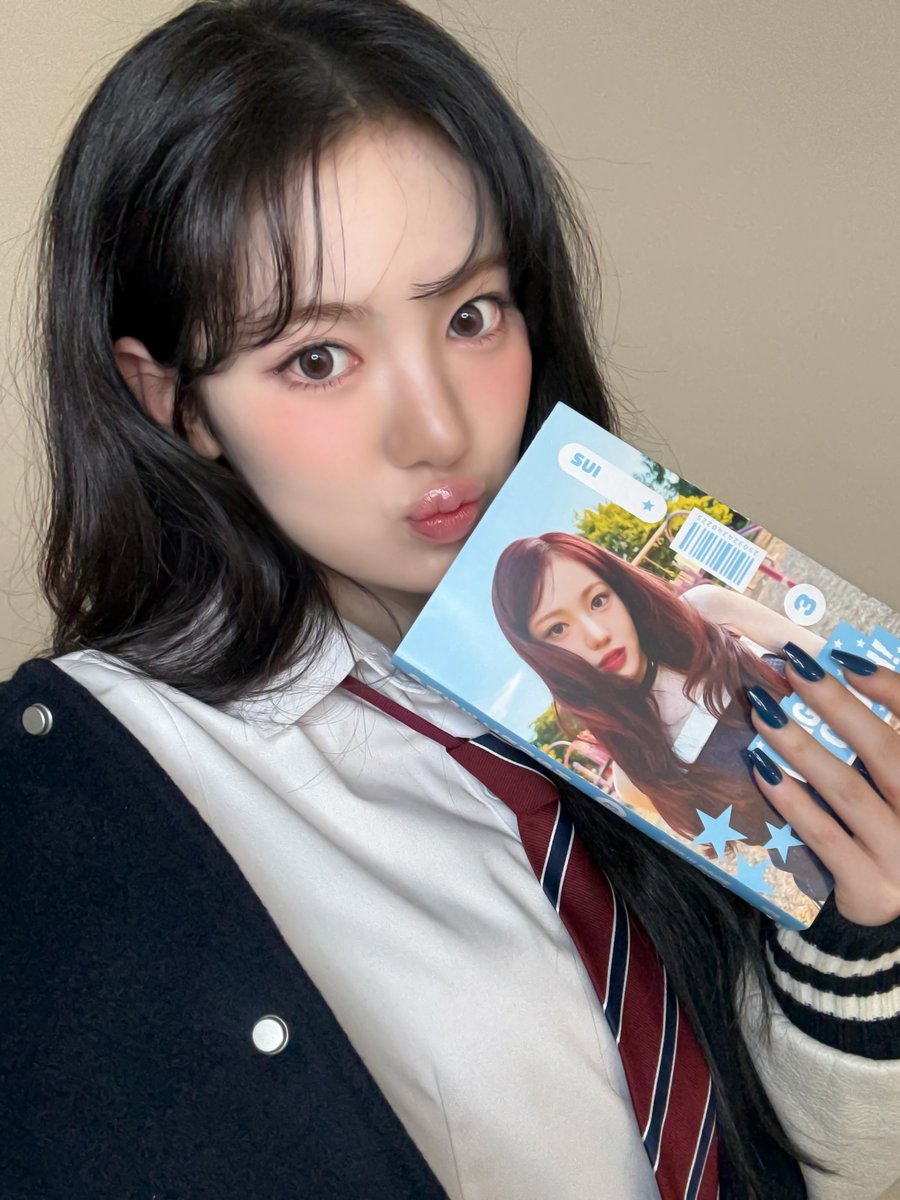 We_KiiiKiii's tweet image. 2026 — 𝐴 𝑌𝑒𝑎𝑟 𝑤𝑖𝑡ℎ 𝐾𝑖𝑖𝑖𝐾𝑖𝑖𝑖 ᧔ෆ᧓

#KiiiKiii #키키
#SUI #수이
#2026SEASONSGREETINGS