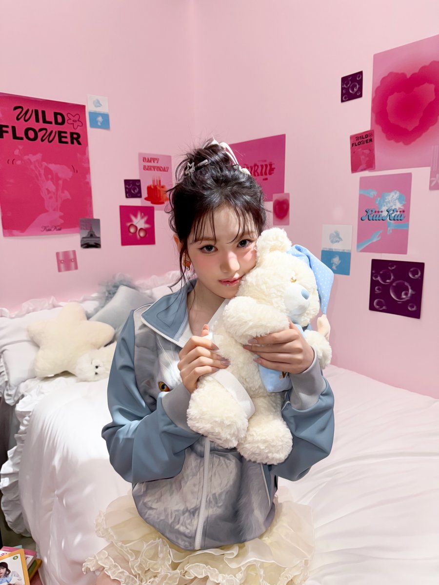 We_KiiiKiii's tweet image. 2026 — 𝐴 𝑌𝑒𝑎𝑟 𝑤𝑖𝑡ℎ 𝐾𝑖𝑖𝑖𝐾𝑖𝑖𝑖 ᧔ෆ᧓

#KiiiKiii #키키
#SUI #수이
#2026SEASONSGREETINGS