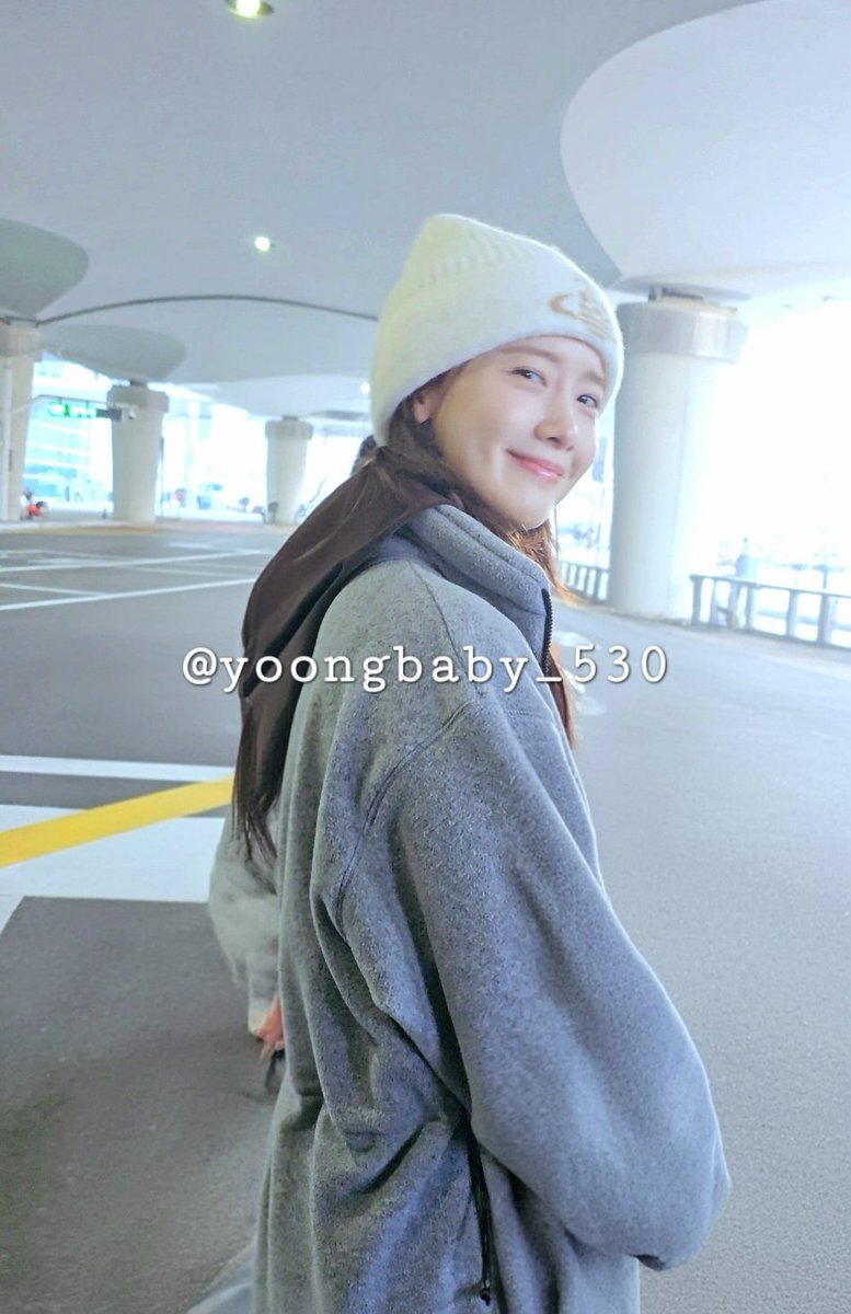 yoongbaby_530's tweet image. 눈빛 귀여웡 상냥해🥰

251124 #윤아 #임윤아 #YOONA 인천 입국