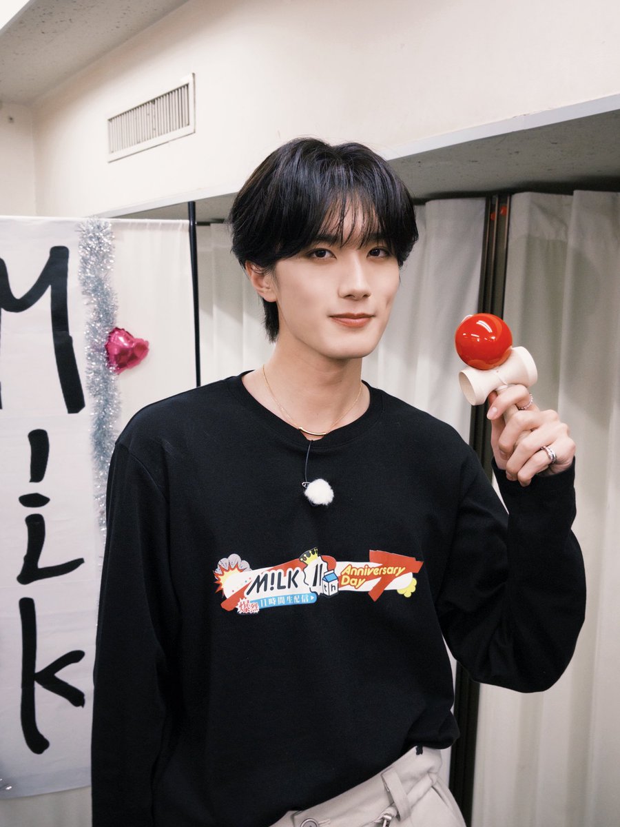 【🐄 #MILK11時間生配信 ✨】

NHKホールといえば…
けん玉連続チャレンジ⁉️⚡️🤍

もしかしたら何かがあるかもしれない…🤔
その時のために練習をします！👊
日本けん玉協会理事長にお越しいただいております👏

📺視聴はコチラから❣️
youtube.com/watch?v=GvKVg_…