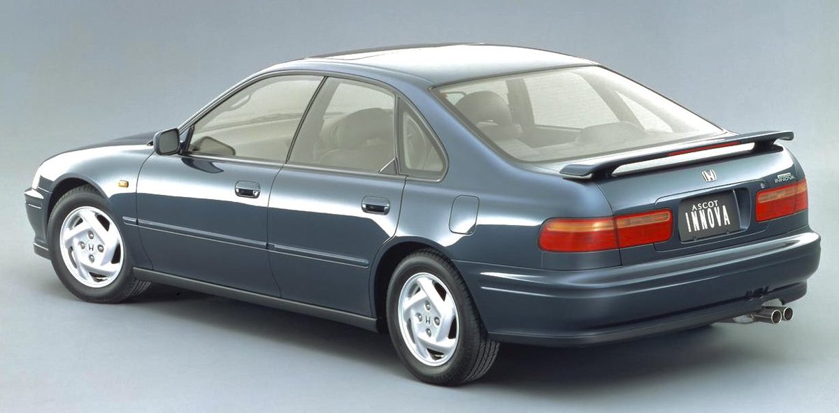 MAEGAMIHASEIAKA's tweet image. #滅多に見かけなくなったクルマ選手権
ホンダの数少ない4ドアハードトップの
アスコットイノーバ