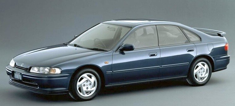 MAEGAMIHASEIAKA's tweet image. #滅多に見かけなくなったクルマ選手権
ホンダの数少ない4ドアハードトップの
アスコットイノーバ