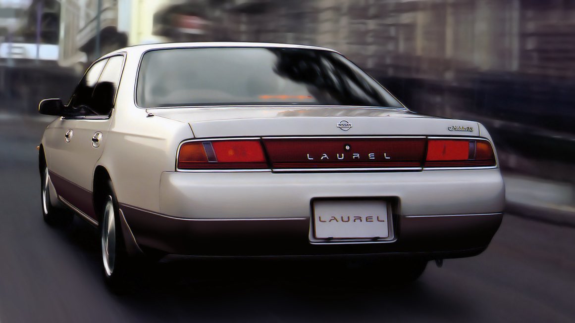 C34型のローレルを思い出すリアテールライトだなぁ〜🟥👀