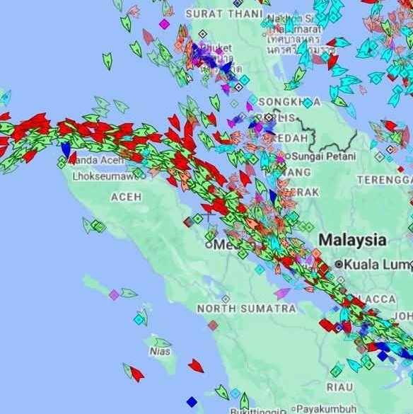 Kenapa Indonesia ketakutan Pelabuhan Sabang-Aceh maju  Sampai Soekarno dan Soeharto instruksi menutup Pelabuhan bebas Sabang?

Pelabuhan Bebas Sabang pernah ditutup dua kali oleh pemerintah pusat: pertama di era Soekarno awal 1960-an karena alasan politik dan keamanan; kedua di