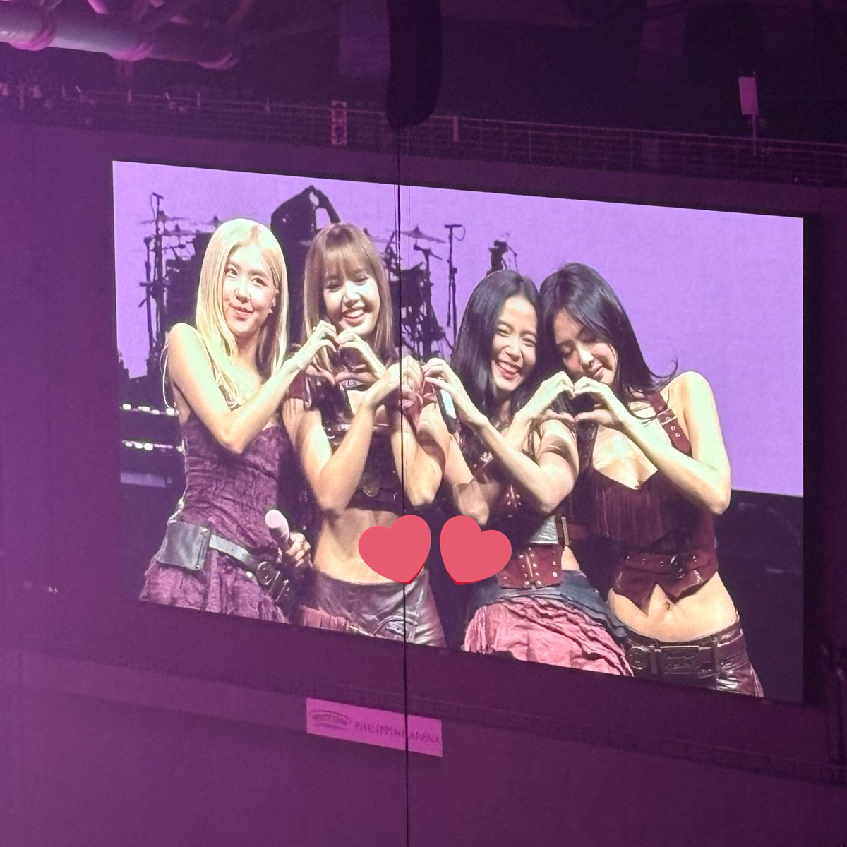 so much love <a href="/BLACKPINK/">BLACKPINKOFFICIAL</a> 💘