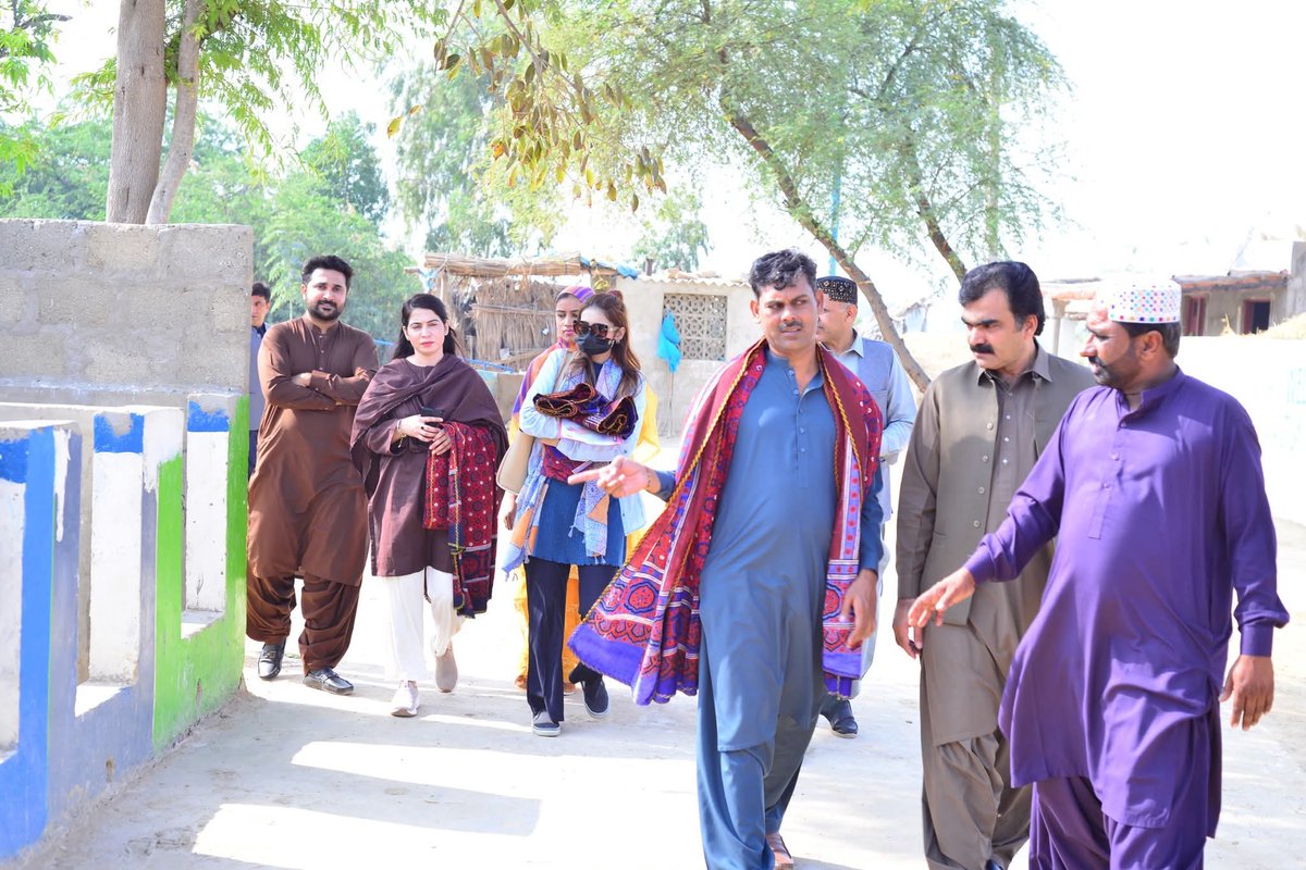 SRSO_Official's tweet photo. A media delegation led by Mr. Muhammad Dittal Kalhoro, CEO of the SRSO - Sindh Rural Support Organization, visited Village Lakho Banbhro, Union Council Chatto Chand, District #Thatta, under the People’s Poverty Reduction Programme (#PPRP) funded by the Sindh Government. https://t.co/ltSIUWL90g