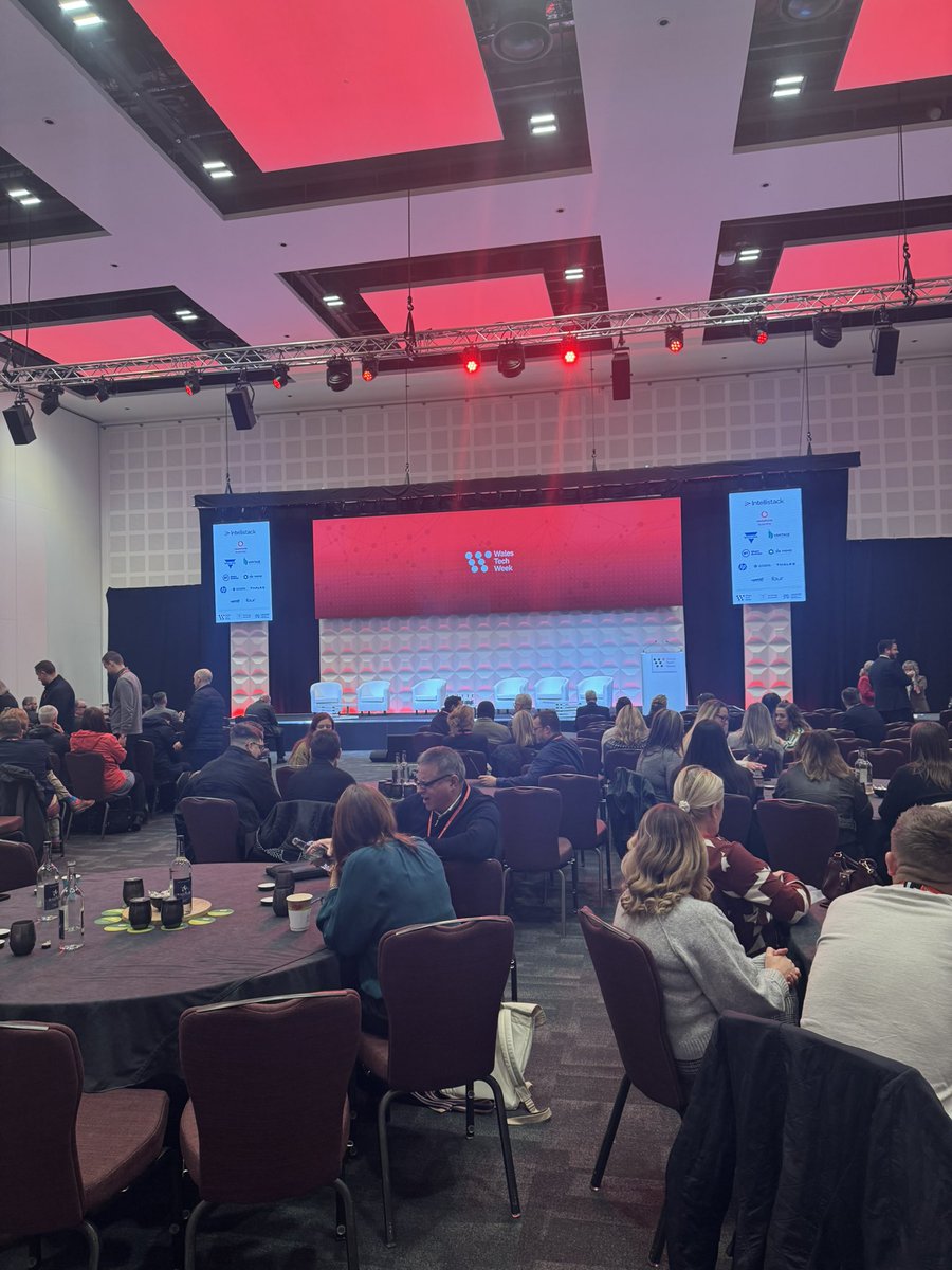 TechnologyConnx's tweet image. Opening Session starting very soon! #WalesTechWeek