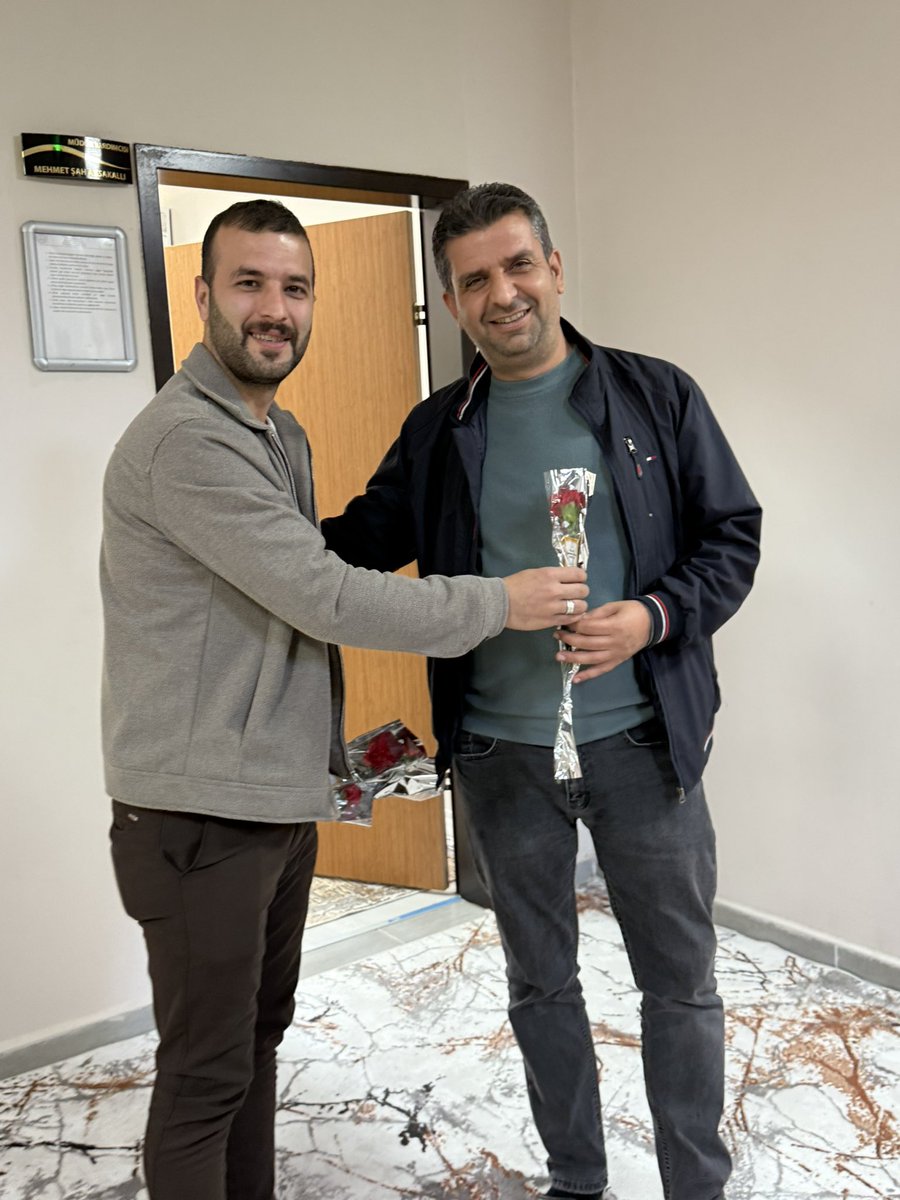 yusufaslan_02's tweet image. “Ak Yol Derneği ve yönetimi olarak, Öğretmenler Günü münasebetiyle Adıyaman–Kahta Şehit Şükrü Özmen Anaokulu’nu ziyaret ederek değerli öğretmenlerimizin Öğretmenler Günü’nü tebrik ettik.”