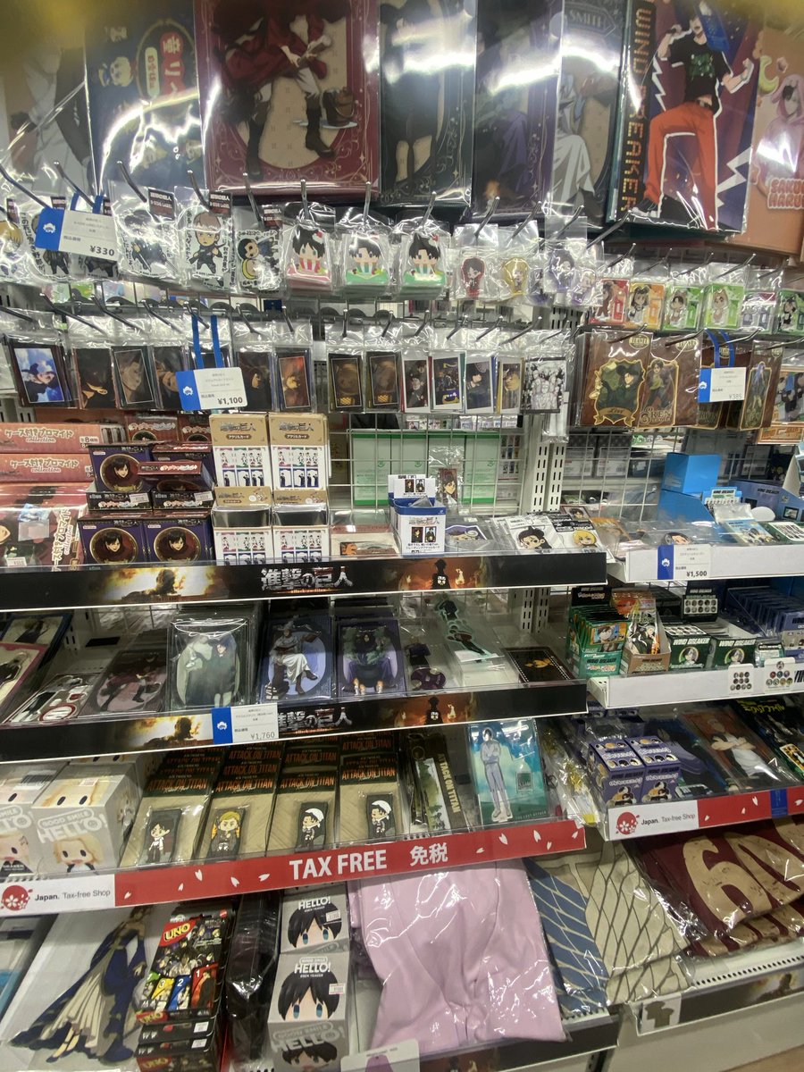 jHtFNKLo86kbTJS's tweet image. 今日の秋葉原アニメイト
リヴァイ確定缶バコレクションあったら買おうと思ってたんですがなかった😭
でも思ったよりリヴァイさんのアイテムが残ってましたよ！(うちは通販済み)
魔法使い系あります
あにまるワンコアクスタもありました！