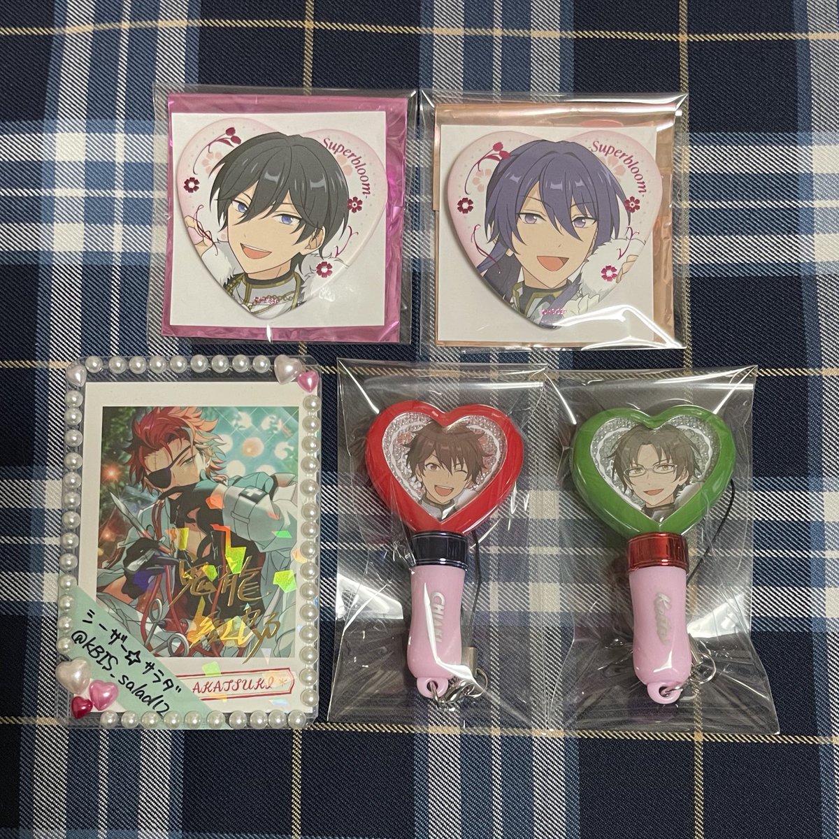 KBIS_salad12's tweet image. 【交換/譲渡】あんスタ スタフォニ ハート缶バッジ ミニペンラ

譲)北斗 颯馬 敬人 千秋

求)紅郎 (缶バッジ2／ペンラ1)
または定価+送料

交換.譲渡に優劣はありません。
検索からでもお気軽にお声掛けください！