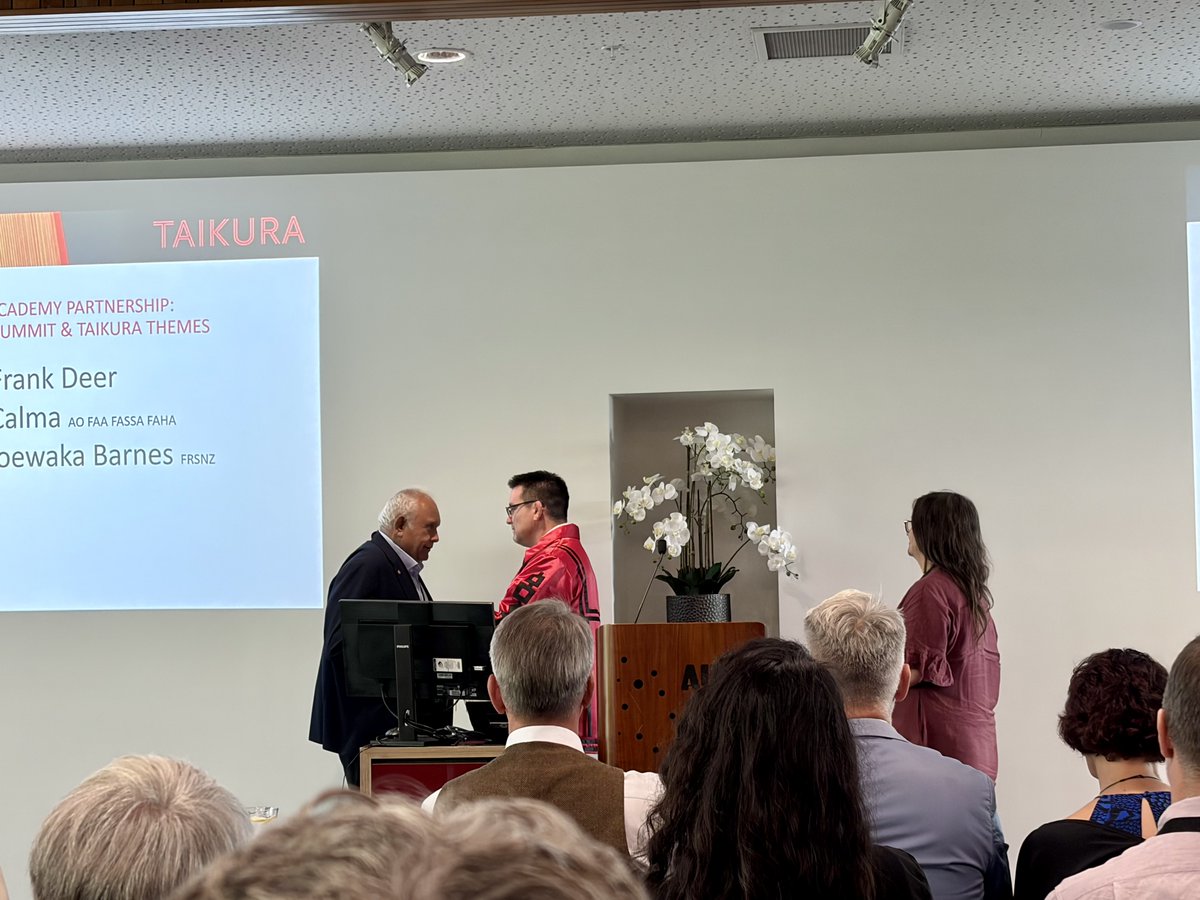 src_rsc's tweet image. Le 1er jour du sommet #Taikura s&apos;est ouvert par un pōwhiri et la présentation du programme par les responsables, dont Frank Deer, président du comité organisateur canadien. Il a aussi compris des activités culturelles et de whanaungatanga, et une réception d&apos;accueil.