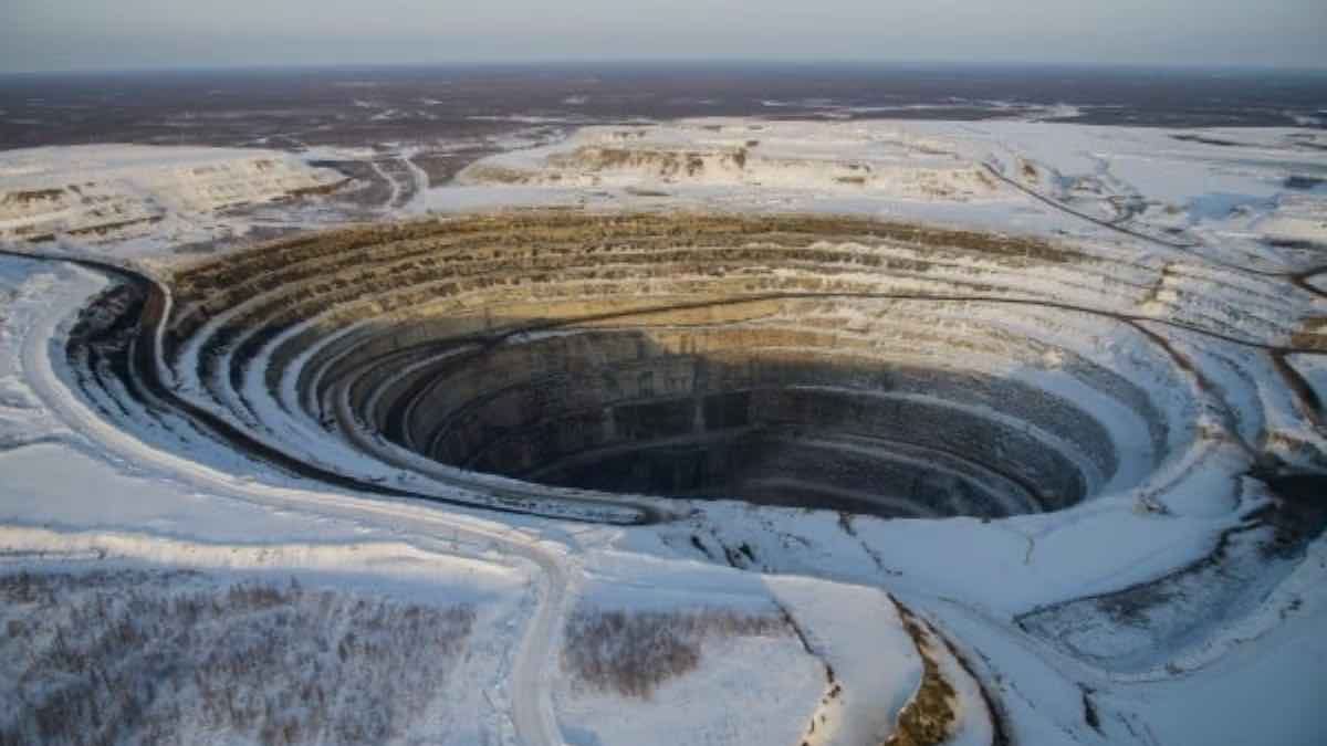 DiamondCityNews's tweet image. અલરોસાએ CO₂ કેપ્ચર પ્રોજેક્ટમાં મોટી સફળતા હાંસલ કરી

DIAMOND CITY NEWS, SURAT

#alrosa #CarbonFootprint #CO2Capture #DiamondCityNews #DIAMONDNEWSPAPER #DiamondIndustry #diamondmining #DIAMONDNEWS #DiamondProduction #RoughDiamonds #Russia #Yakutia

diamondcitynews.com/alrosa-achieve…