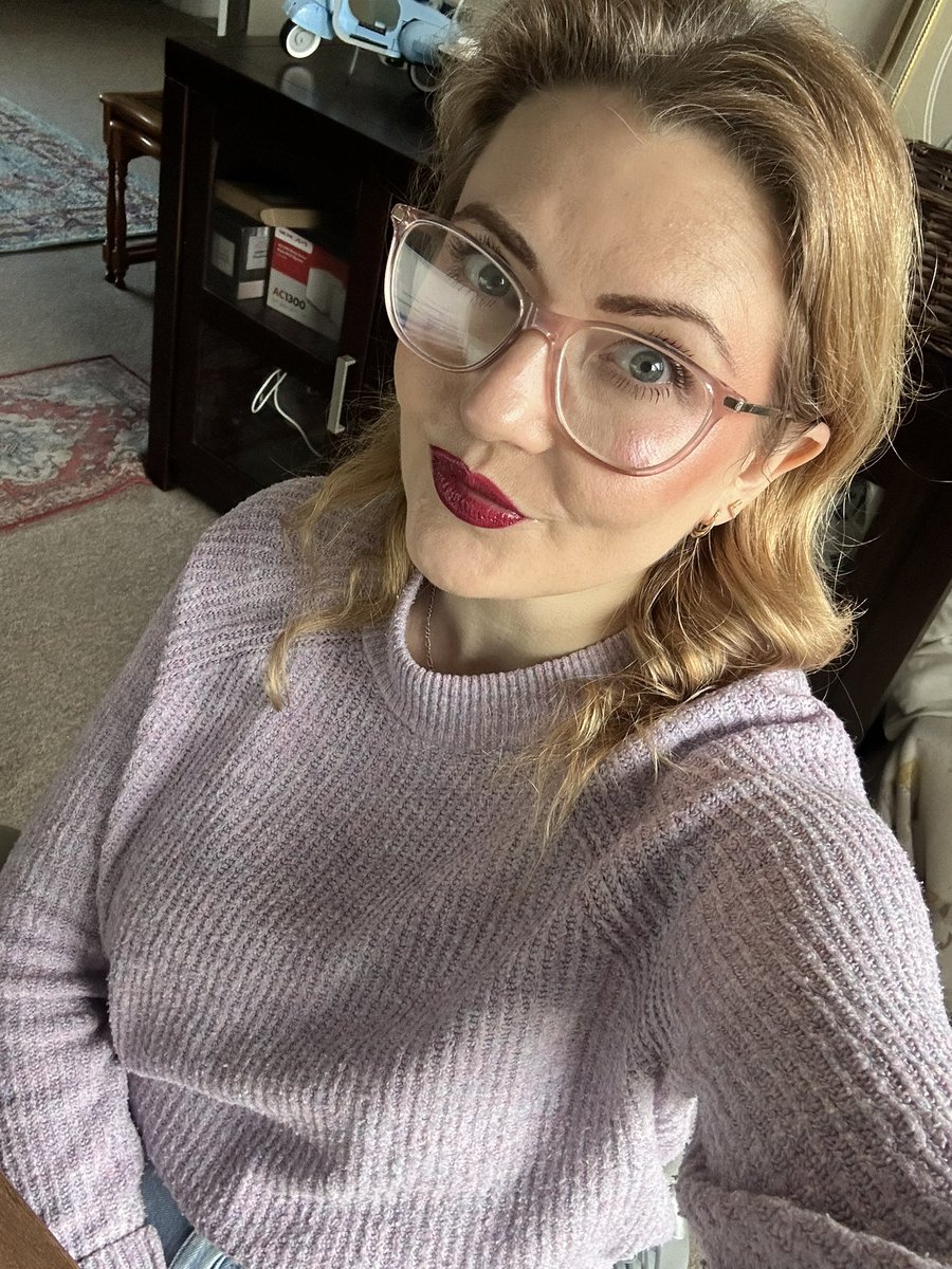 DeborahMattocks's tweet image. Another Monday and another day of tech issues! 
Happy Monday 🙈